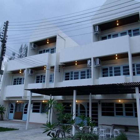 Albatross Guesthouse @ Thungwualaen Beach Pathiu 외부 사진