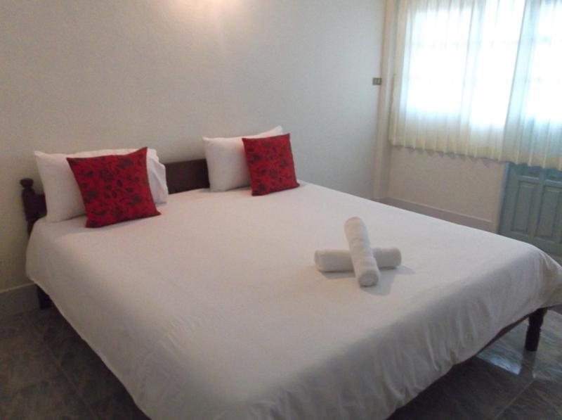 Albatross Guesthouse @ Thungwualaen Beach Pathiu 외부 사진