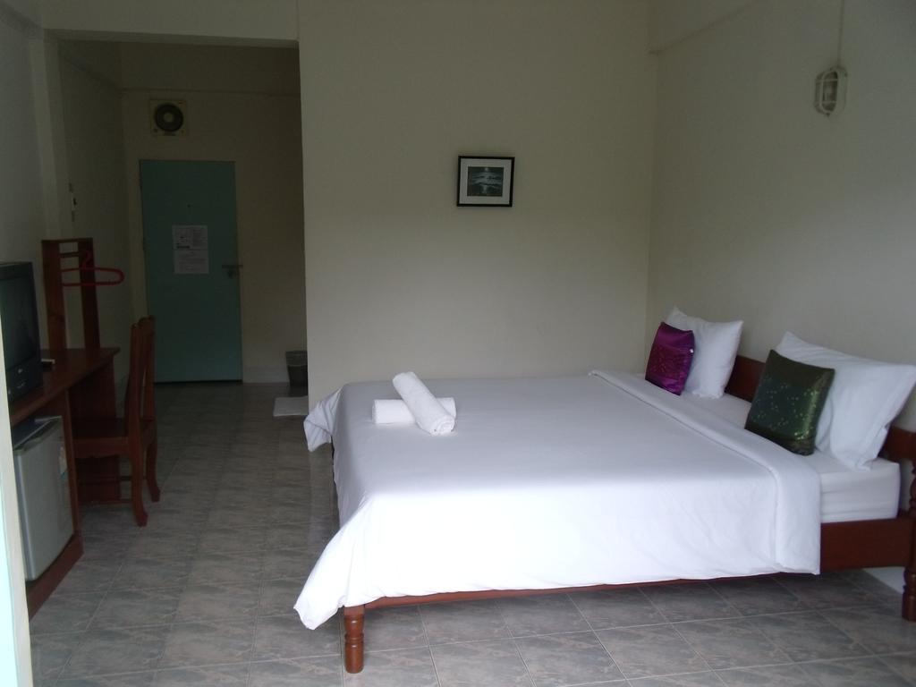 Albatross Guesthouse @ Thungwualaen Beach Pathiu 외부 사진