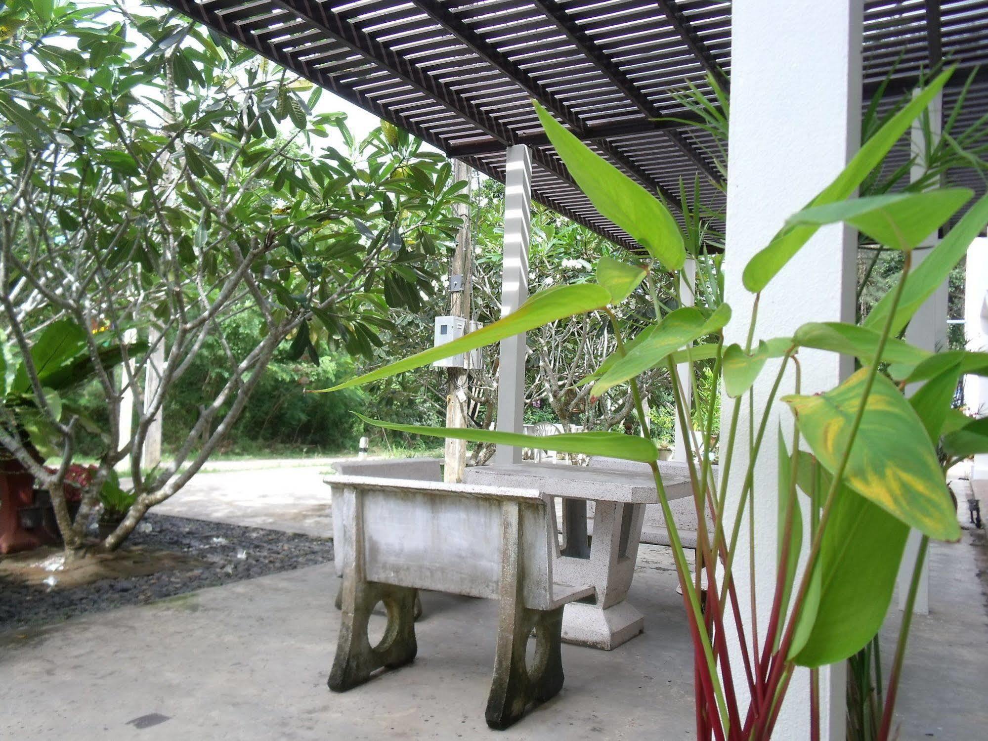 Albatross Guesthouse @ Thungwualaen Beach Pathiu 외부 사진